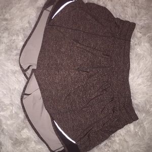 lululemon hotty hot shorts size 6 / 4 inch
